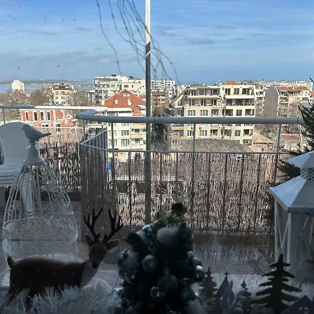 Appartement Leisure In A Flower Sea Apartment, Lazur -3room & View Balcony Burgas