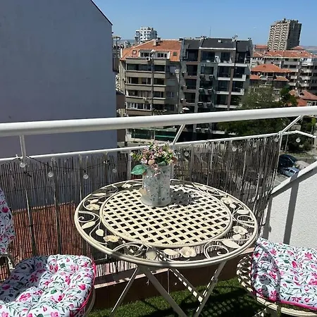 Leisure In A Flower Sea Apartment, Lazur -3room & View Balcony